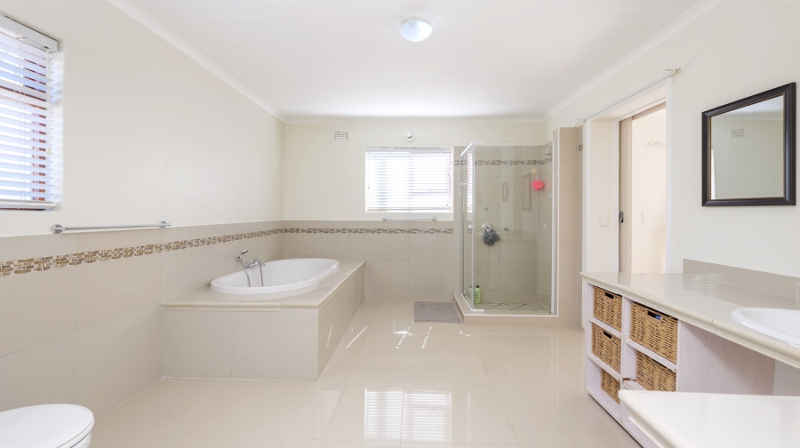 5 Bedroom Property for Sale in Bredasdorp Western Cape